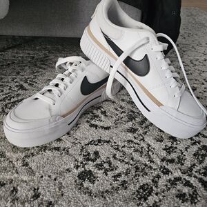 Nike Women's White and Black Sneakers